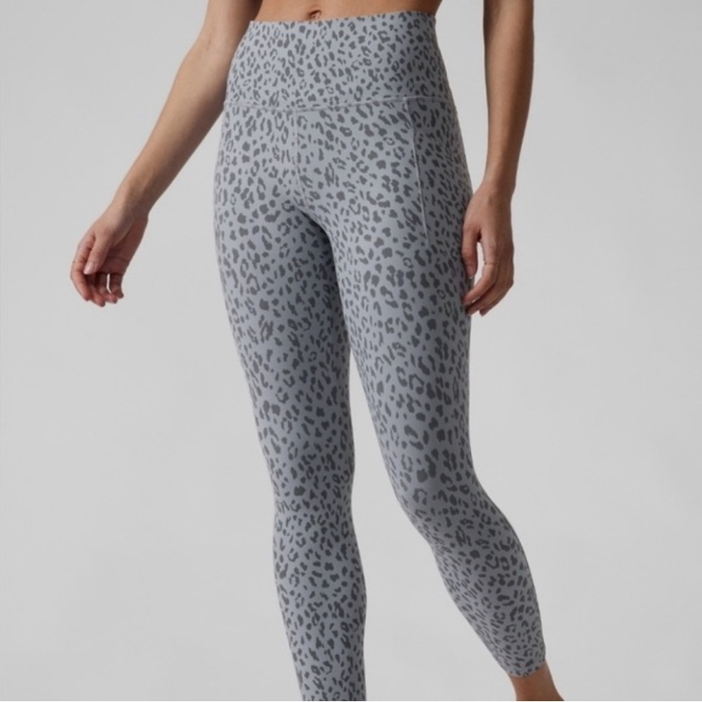 Athleta Salutation Stash II 7/8 Gray Leopard Print High-Waist Leggings